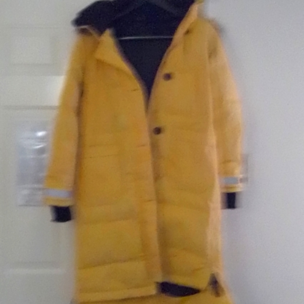 Swiss Tech Yellow Full-length Puff Coat Size Small (4-6) in Perfect Condition